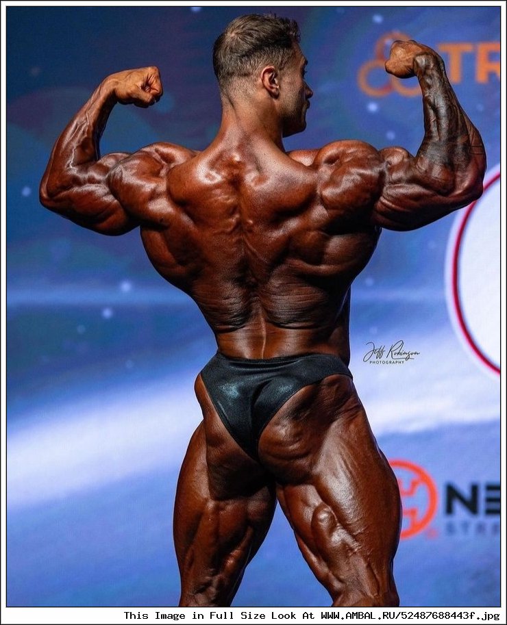 Chris Bumstead шпагат